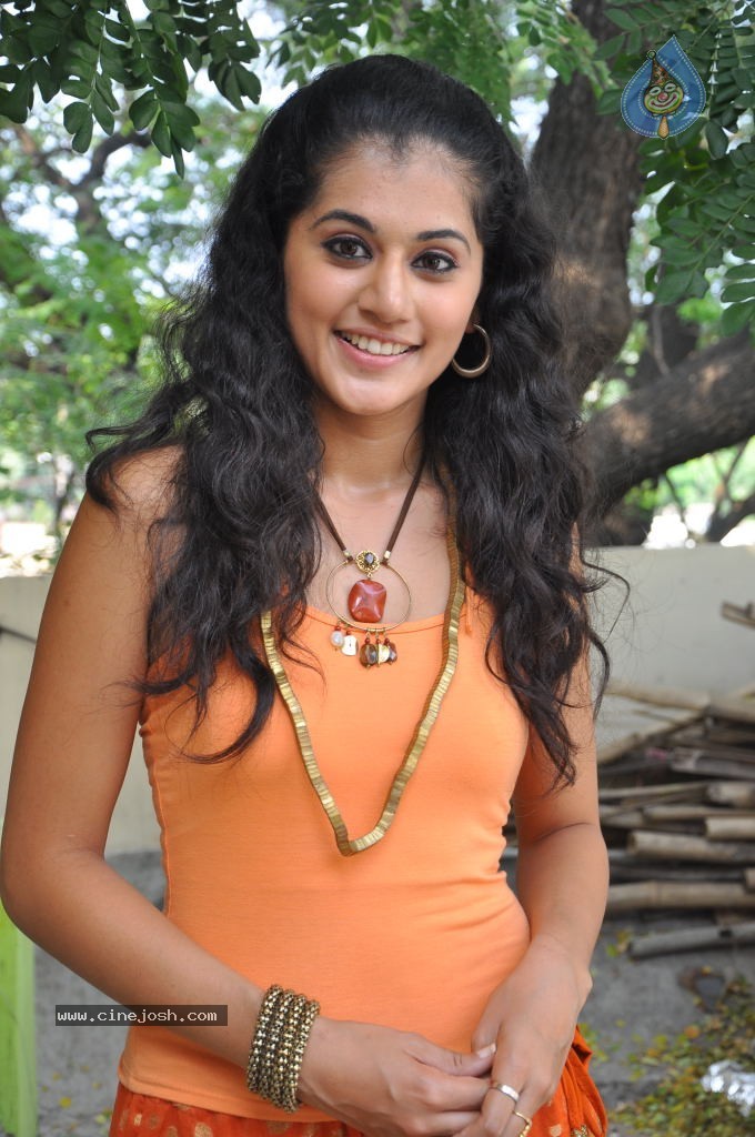 Tapsee Latest Stills - 39 / 52 photos