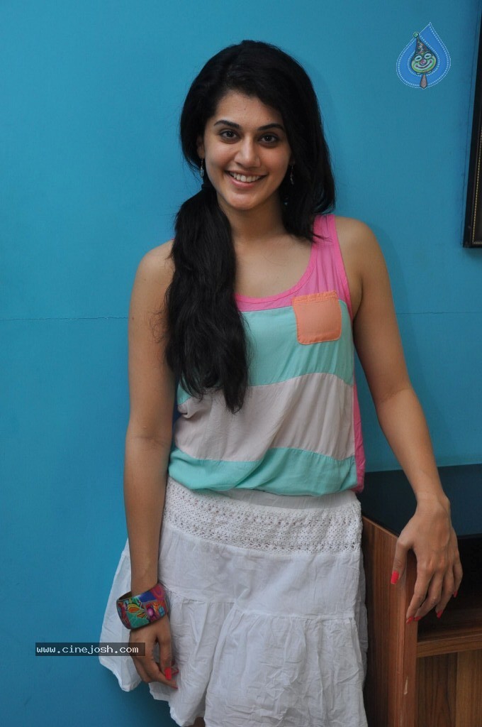 Tapsee New Photos - 6 / 55 photos