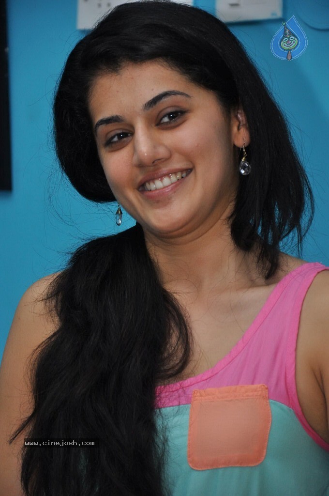 Tapsee New Photos - 30 / 55 photos