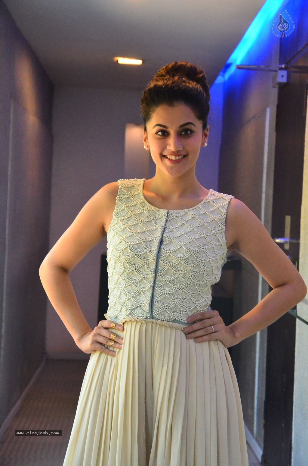 Tapsee New Photos - 13 / 27 photos