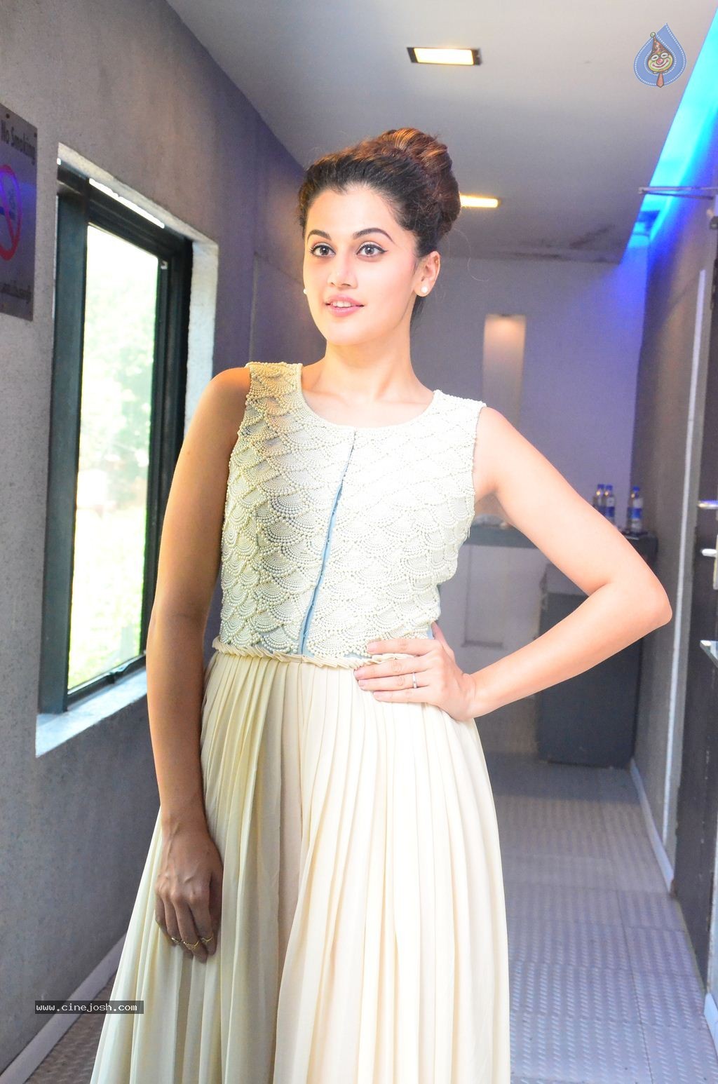 Tapsee New Photos - 14 / 27 photos