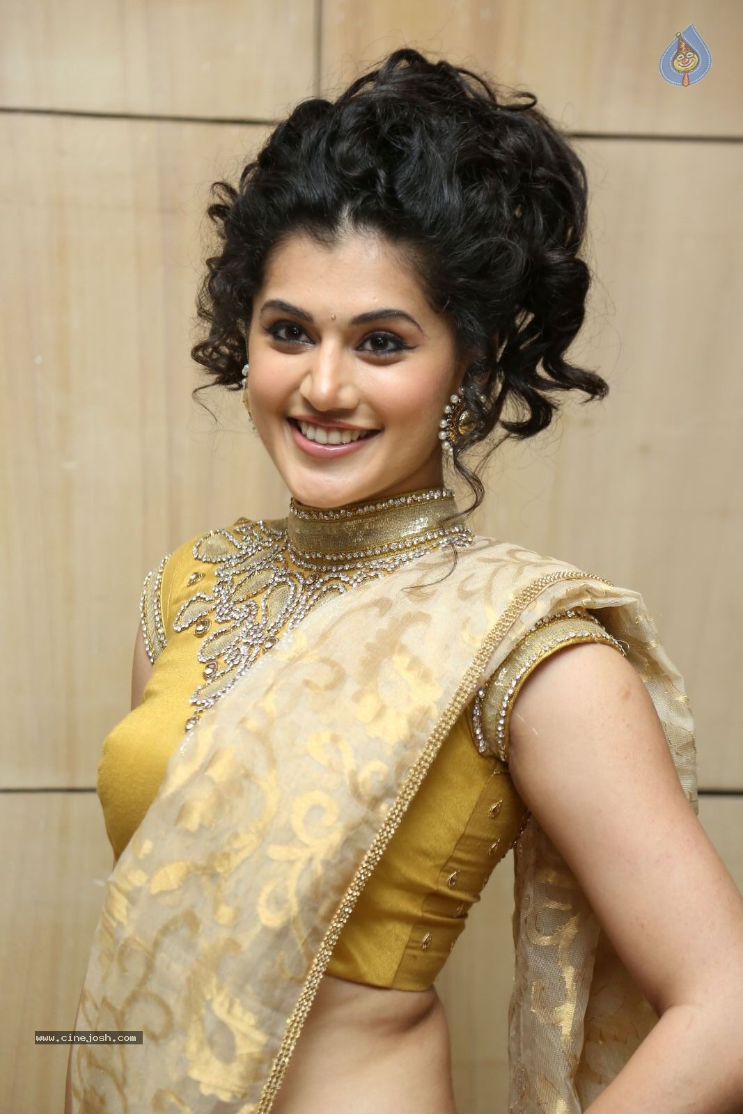 Tapsee New Stills - 35 / 95 photos