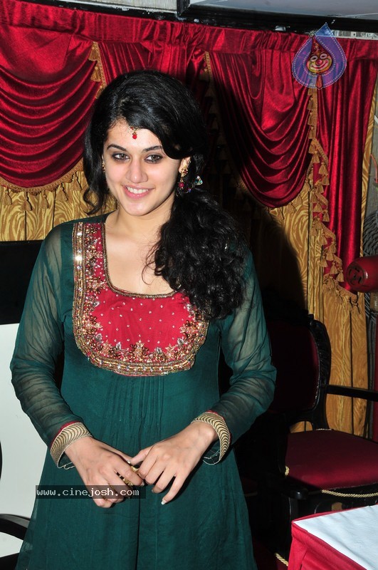 Tapsee New Stills - 9 / 41 photos