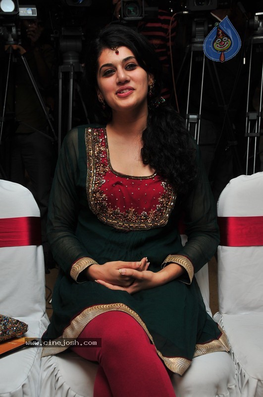 Tapsee New Stills - 23 / 41 photos