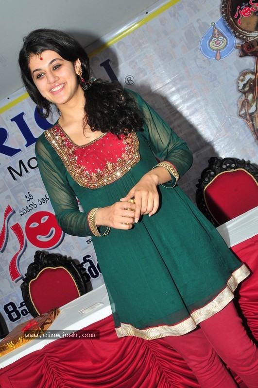 Tapsee New Stills - 35 / 41 photos