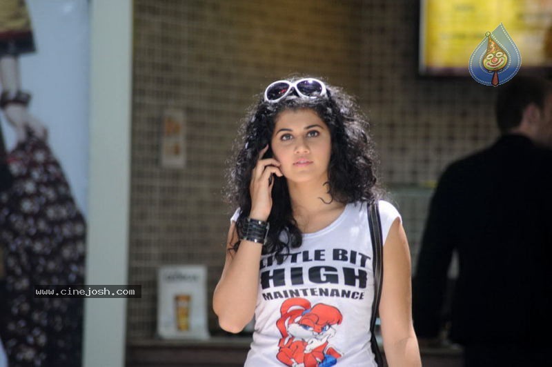 Tapsee New Stills - 12 / 23 photos