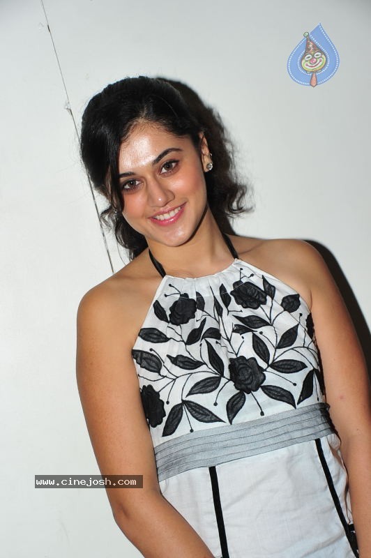 Tapsee Stills - 9 / 52 photos