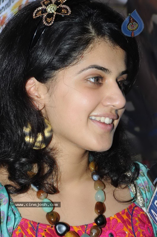 Tapsee visits Nizam College - 7 / 36 photos