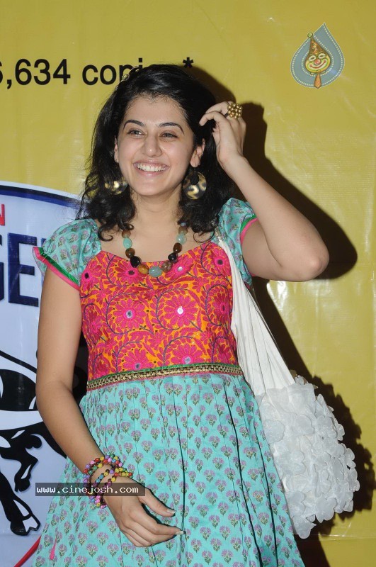 Tapsee visits Nizam College - 27 / 36 photos