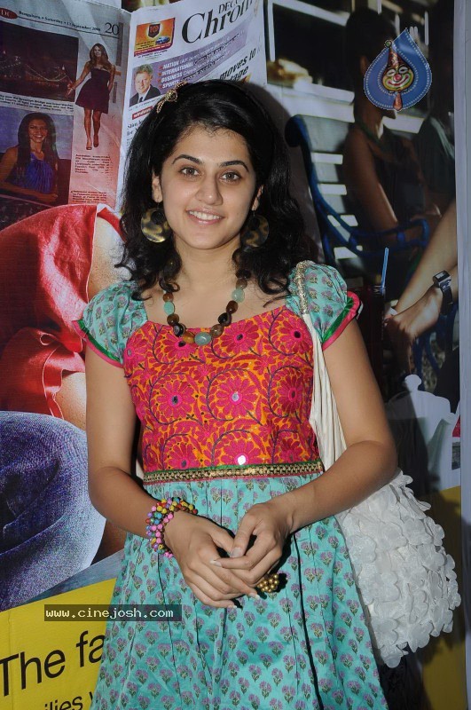 Tapsee visits Nizam College - 33 / 36 photos