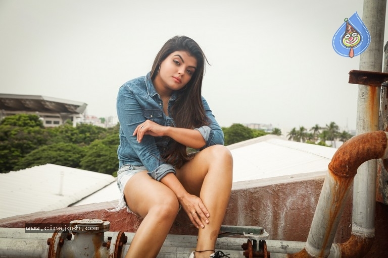 Tejashree Photoshoot - 2 / 11 photos