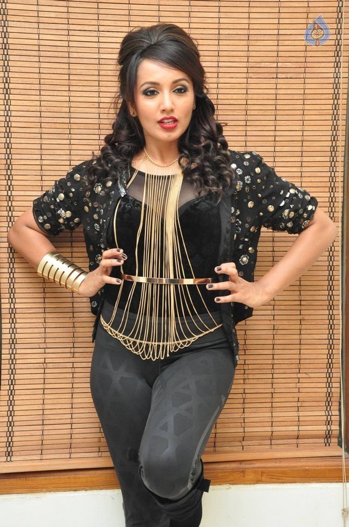 Tejaswi Madivada Pics - 35 / 60 photos