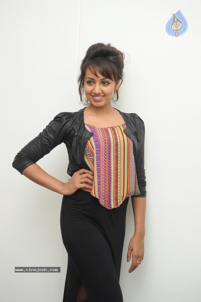 Tejaswi New Gallery - 76 / 98 photos