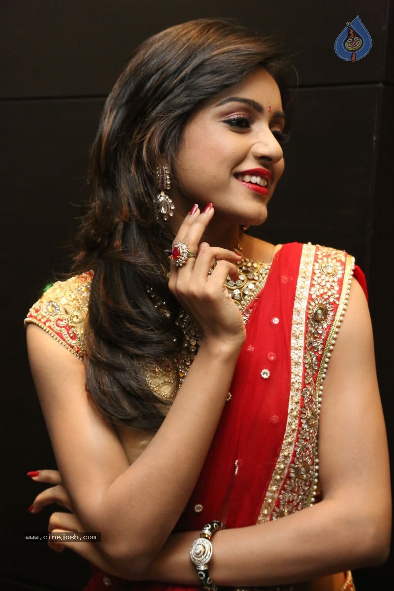 Vithika Seru New Photos - 4 / 53 photos