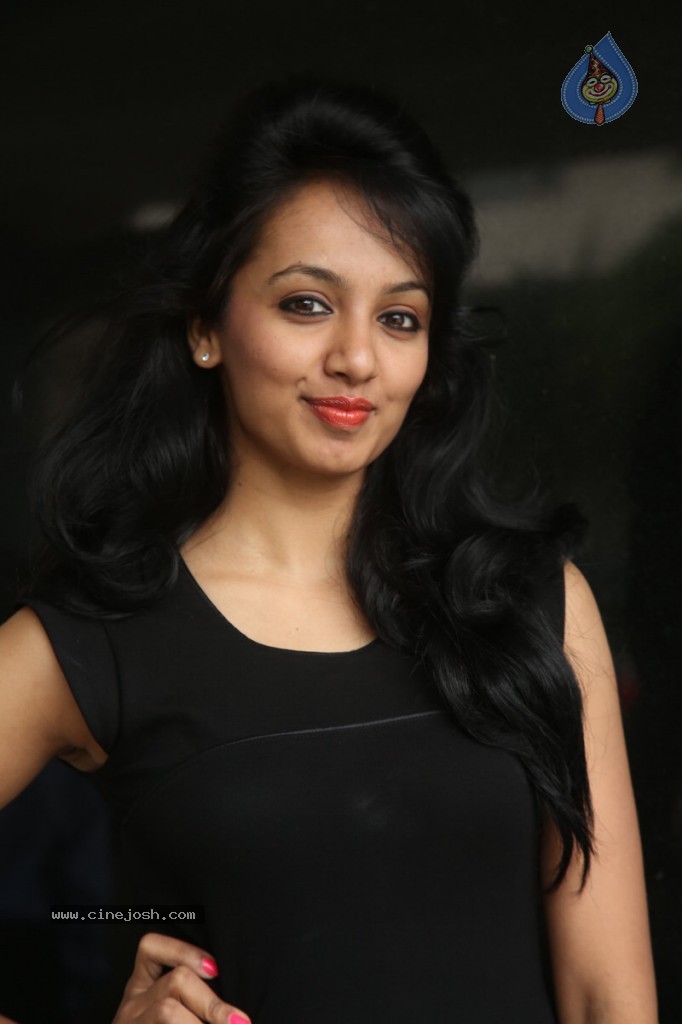 Tejaswi New Stills - 21 / 88 photos