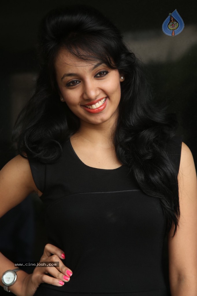 Tejaswi New Stills - 35 / 88 photos