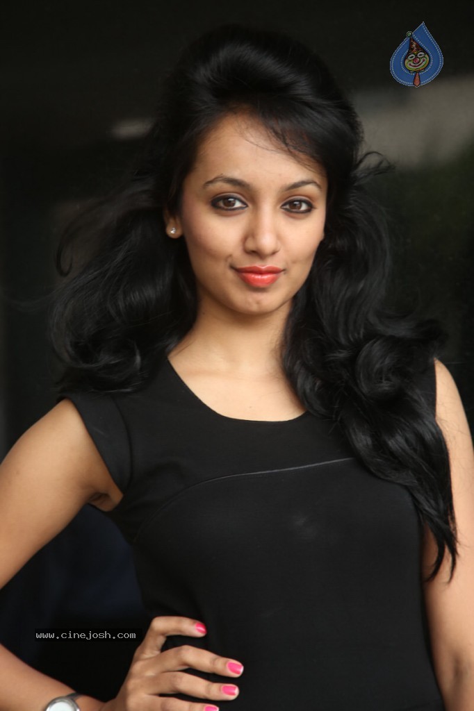 Tejaswi New Stills - 48 / 88 photos