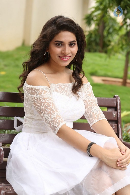 Tejaswini Pics - 1 / 42 photos