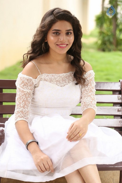 Tejaswini Pics - 2 / 42 photos