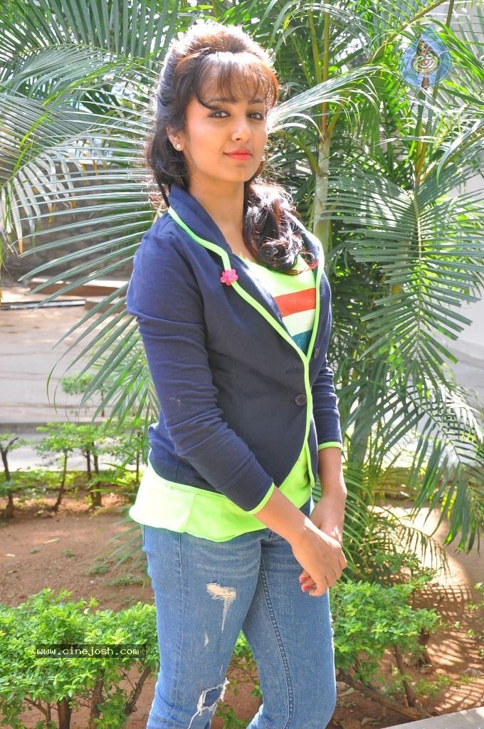 Teju Stills - 25 / 46 photos