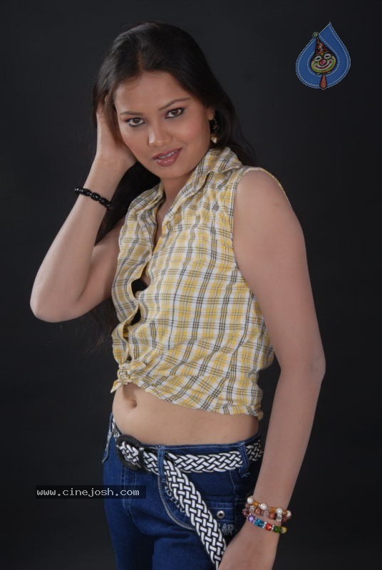 Thanmayi Hot Stills - 40 / 85 photos