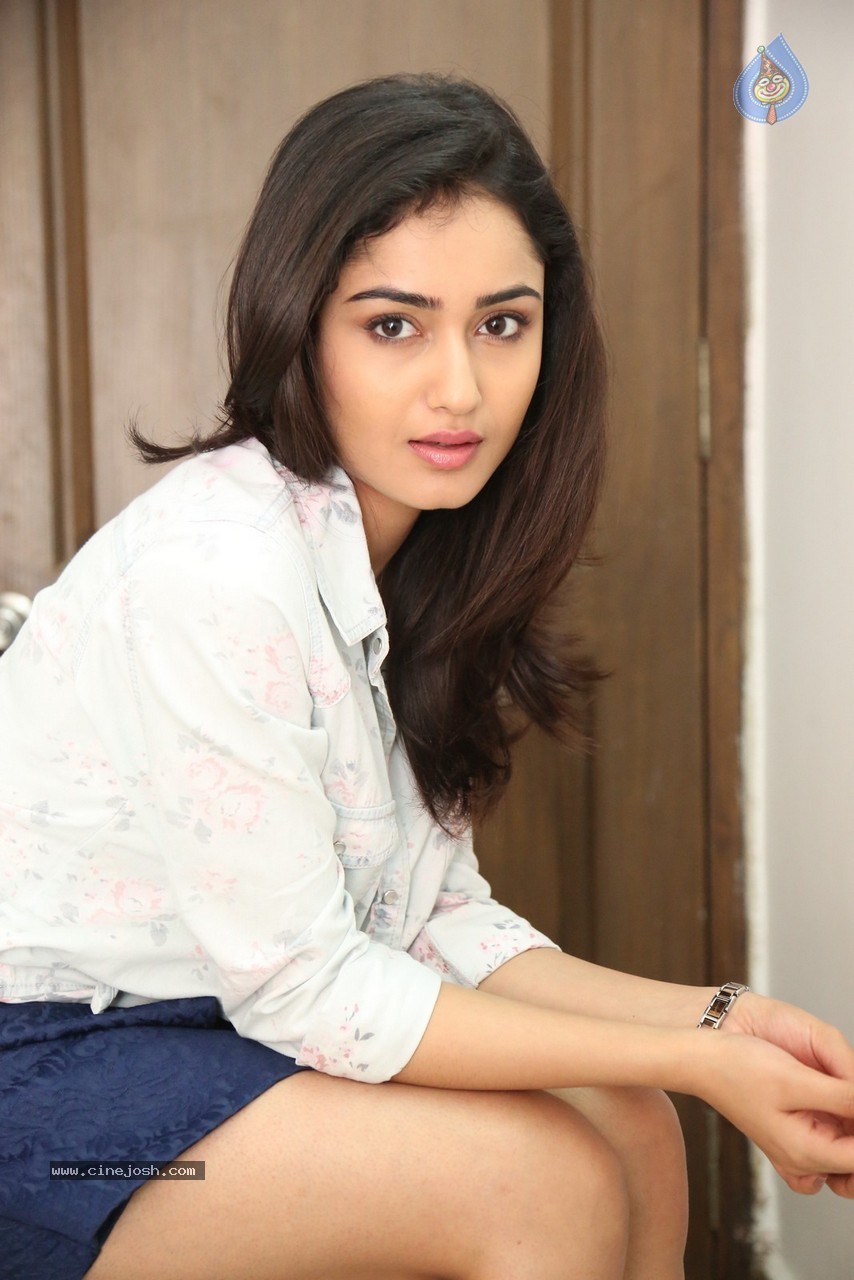 Tridha Choudhury Gallery - 20 / 95 photos