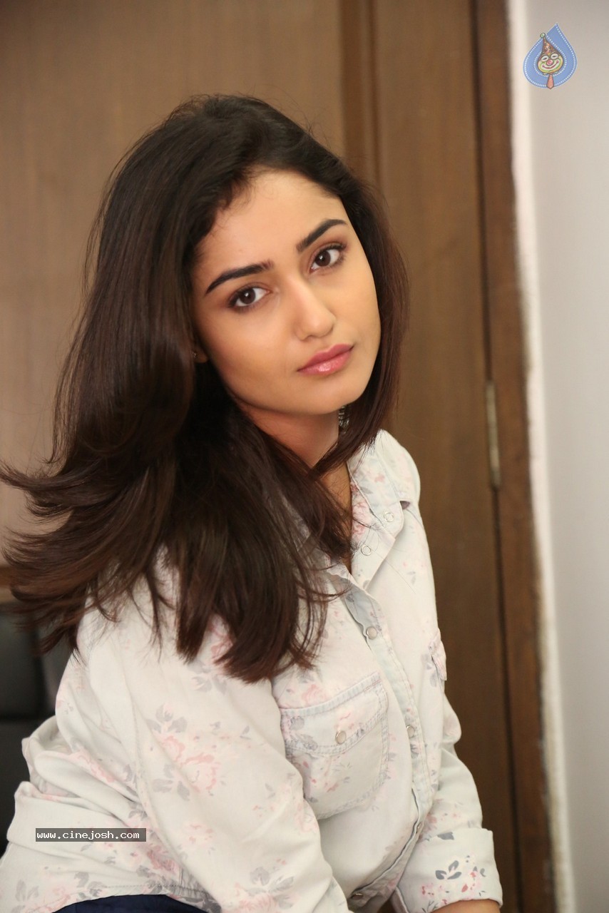 Tridha Choudhury Gallery - 24 / 95 photos