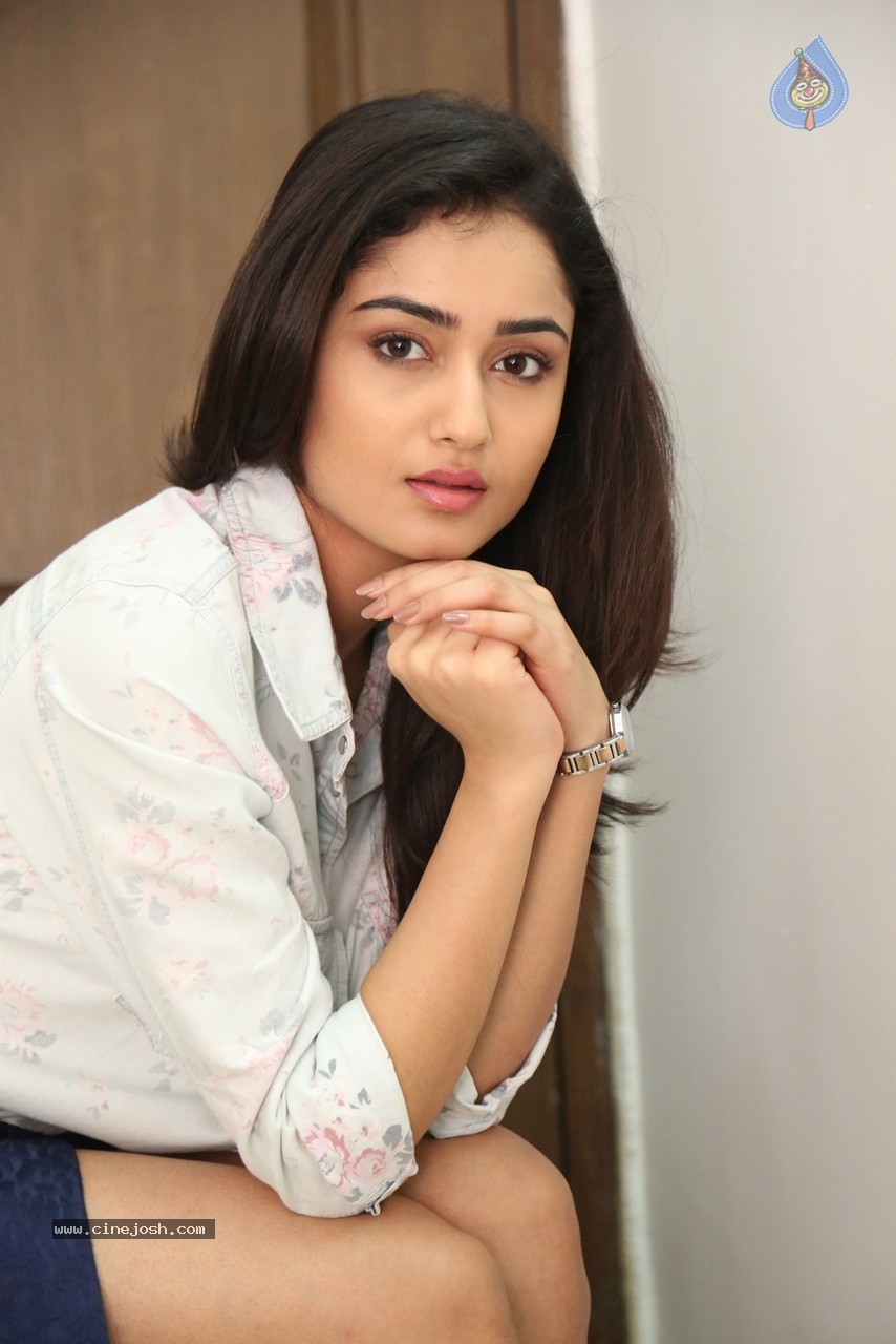 Tridha Choudhury Gallery - 27 / 95 photos