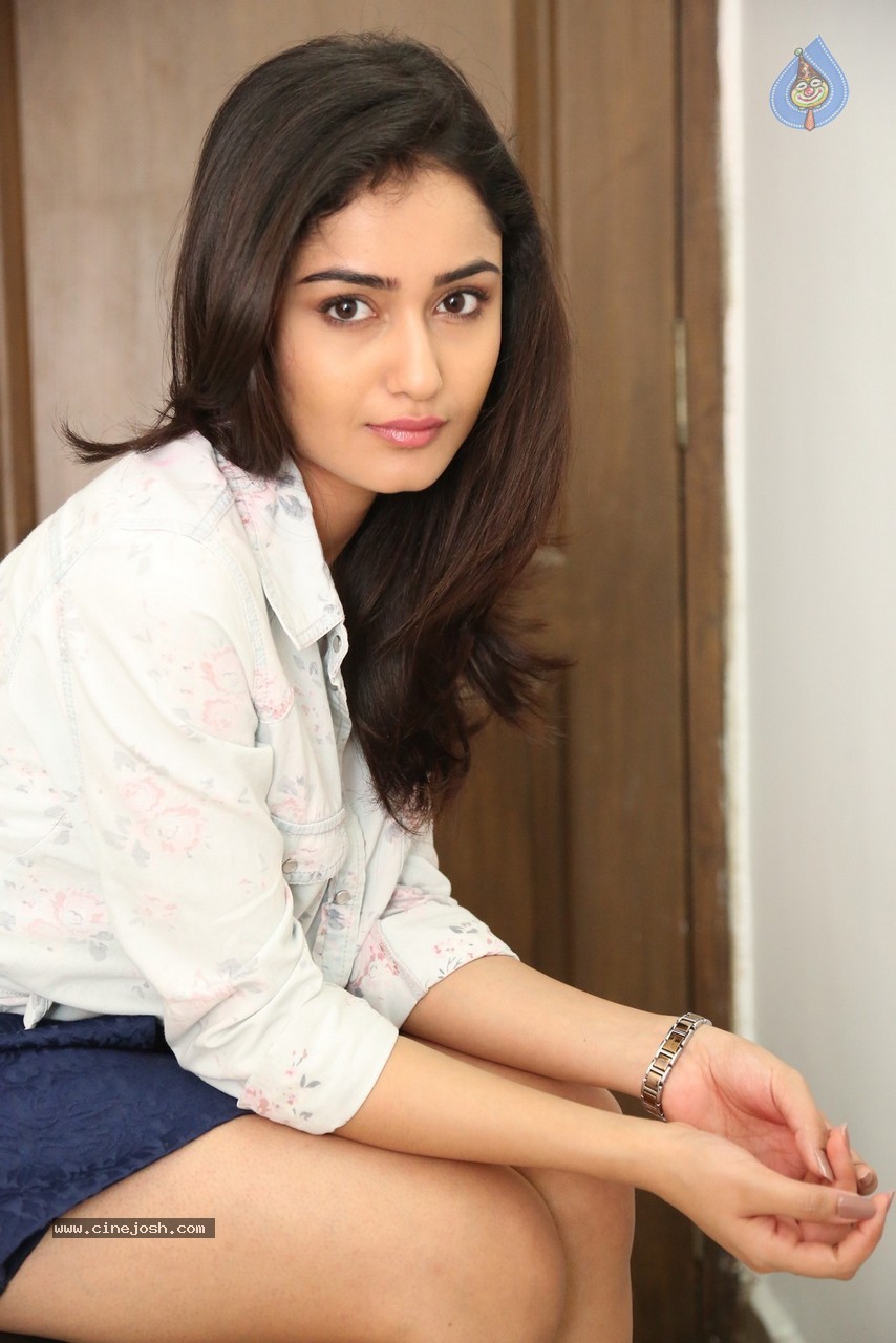 Tridha Choudhury Gallery - 34 / 95 photos