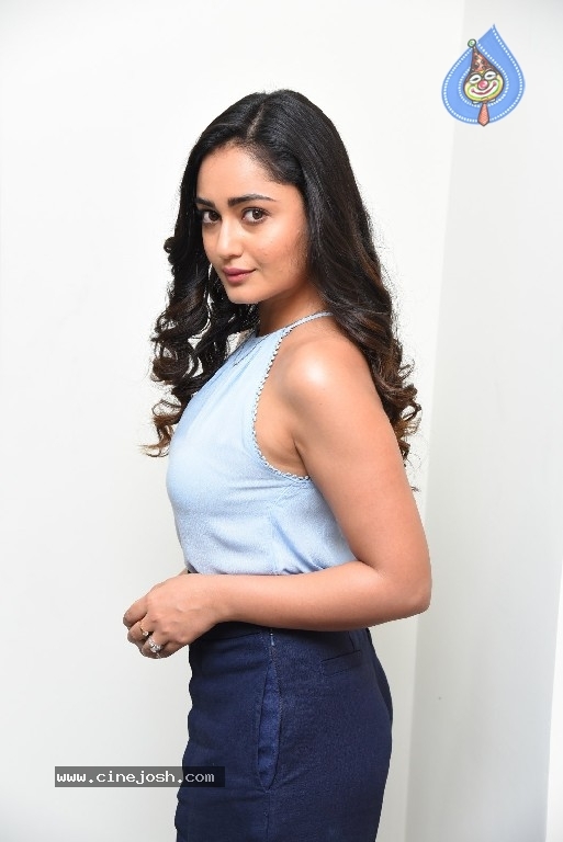 Tridha Choudhury Photos - 8 / 21 photos