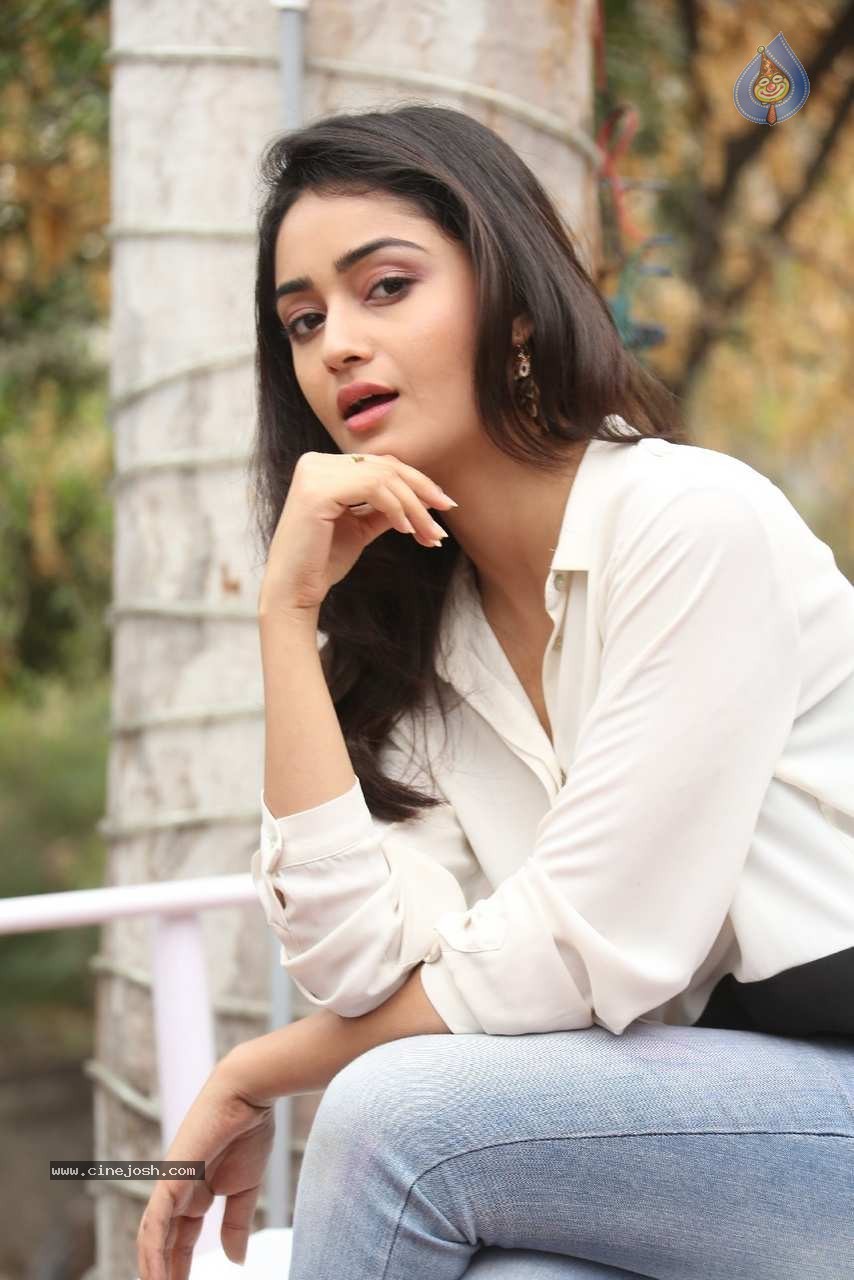 Tridha Choudhury Photos - 8 / 58 photos