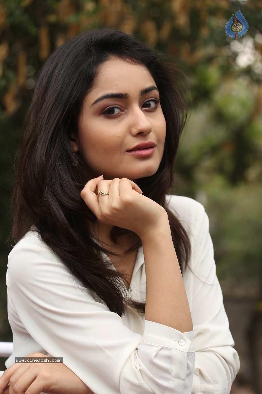 Tridha Choudhury Photos - 11 / 58 photos