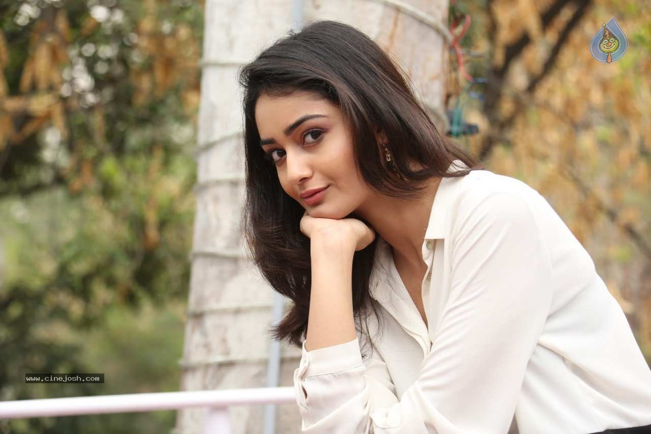 Tridha Choudhury Photos - 13 / 58 photos