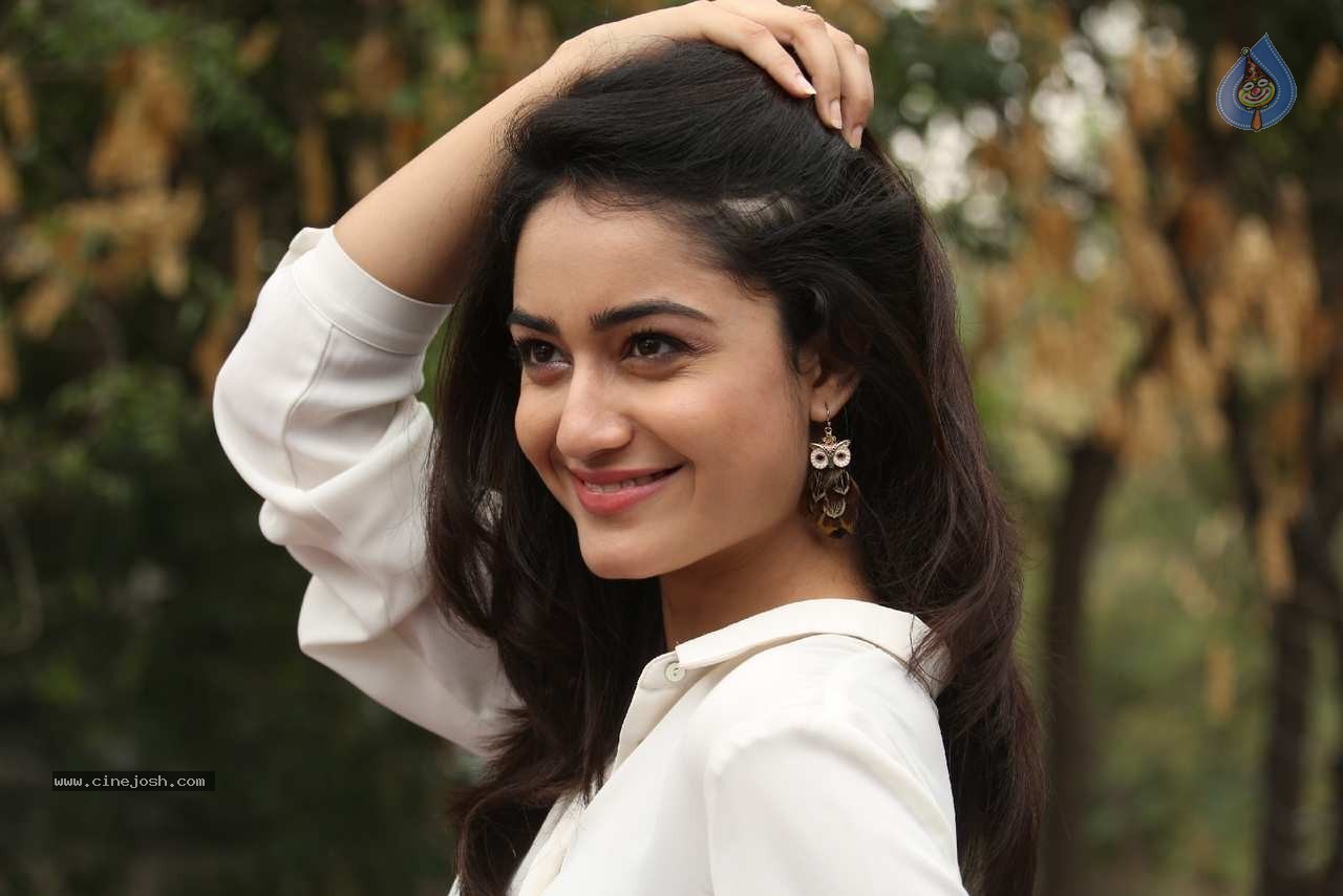 Tridha Choudhury Photos - 27 / 58 photos