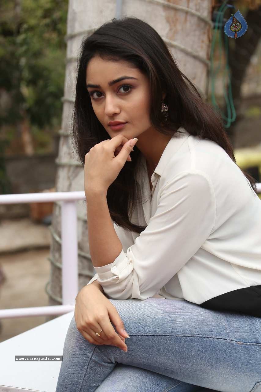 Tridha Choudhury Photos - 33 / 58 photos