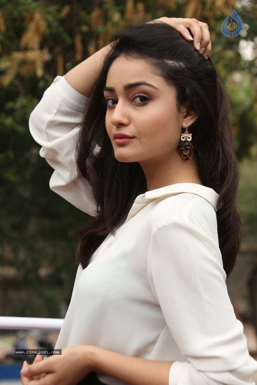 Tridha Choudhury Photos - 42 / 58 photos