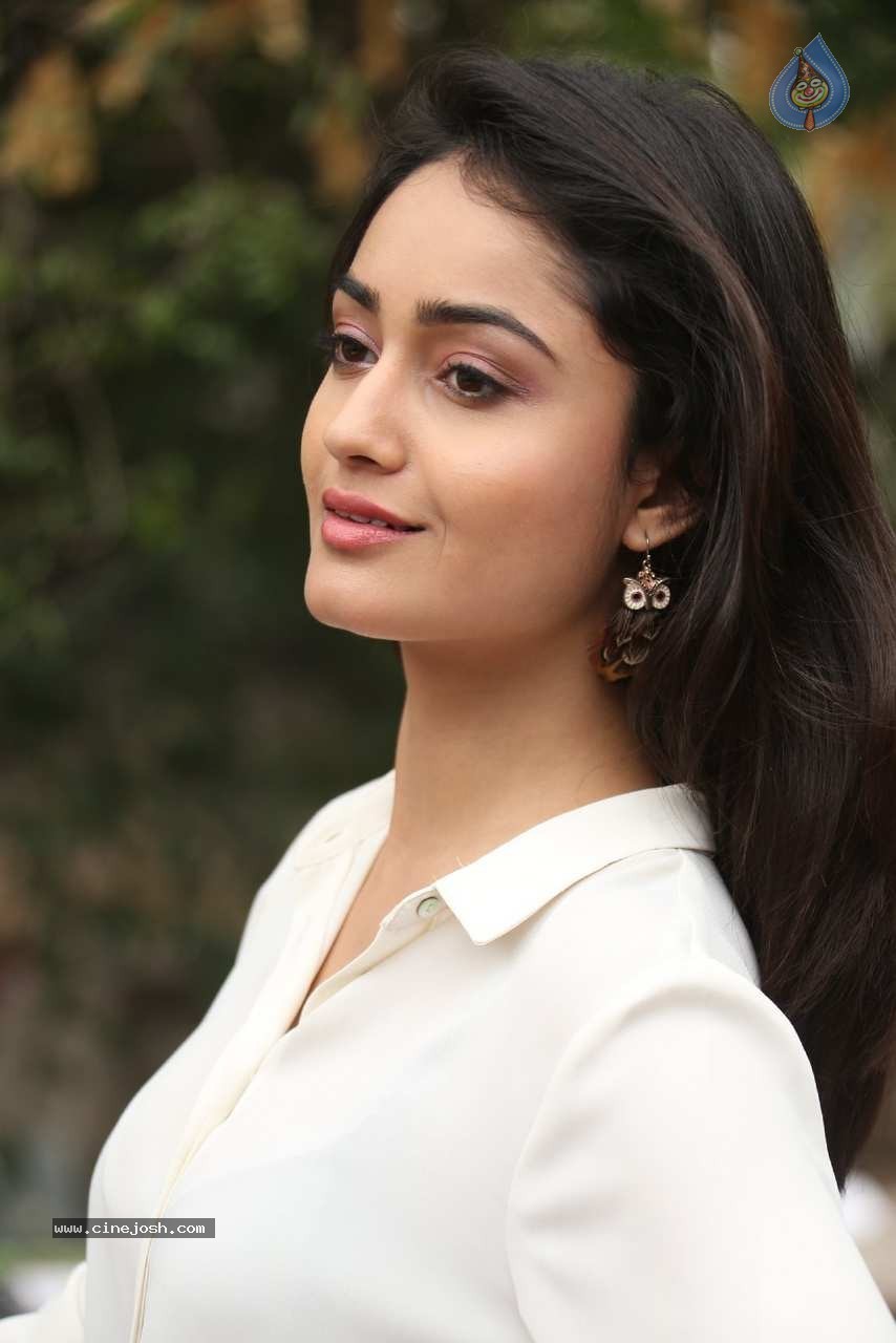 Tridha Choudhury Photos - 46 / 58 photos