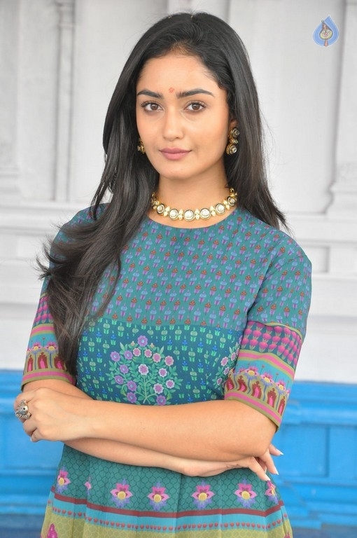 Tridha Choudhury Photos - 12 / 21 photos