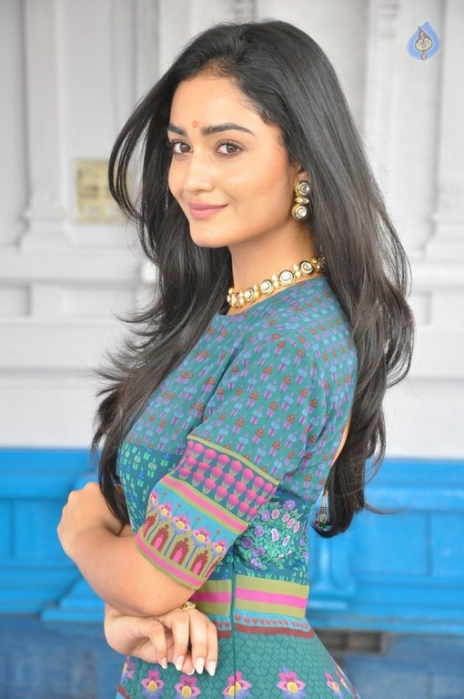 Tridha Choudhury Photos - 13 / 21 photos