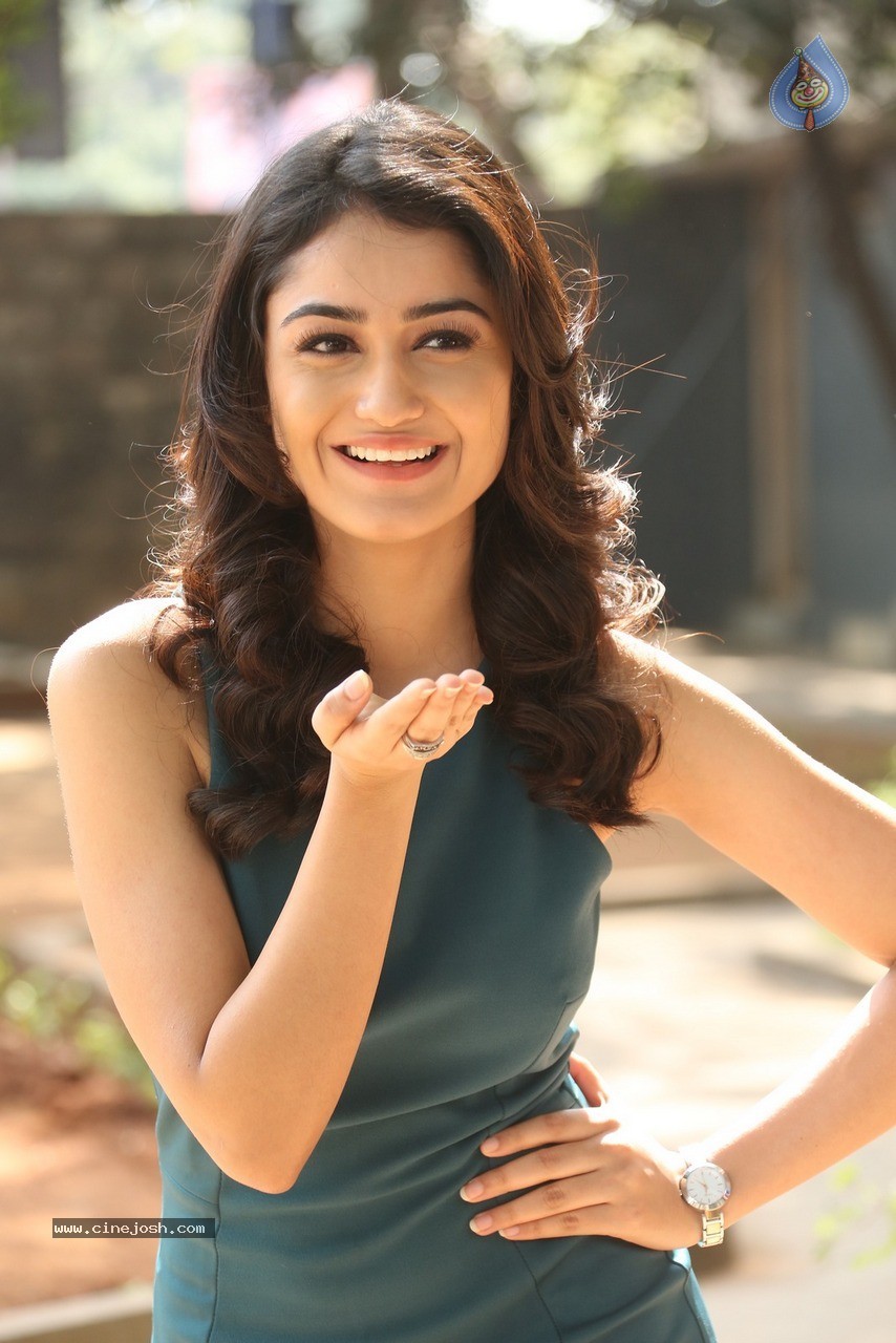 Tridha Choudhury Stills Photo 3 Of 60 