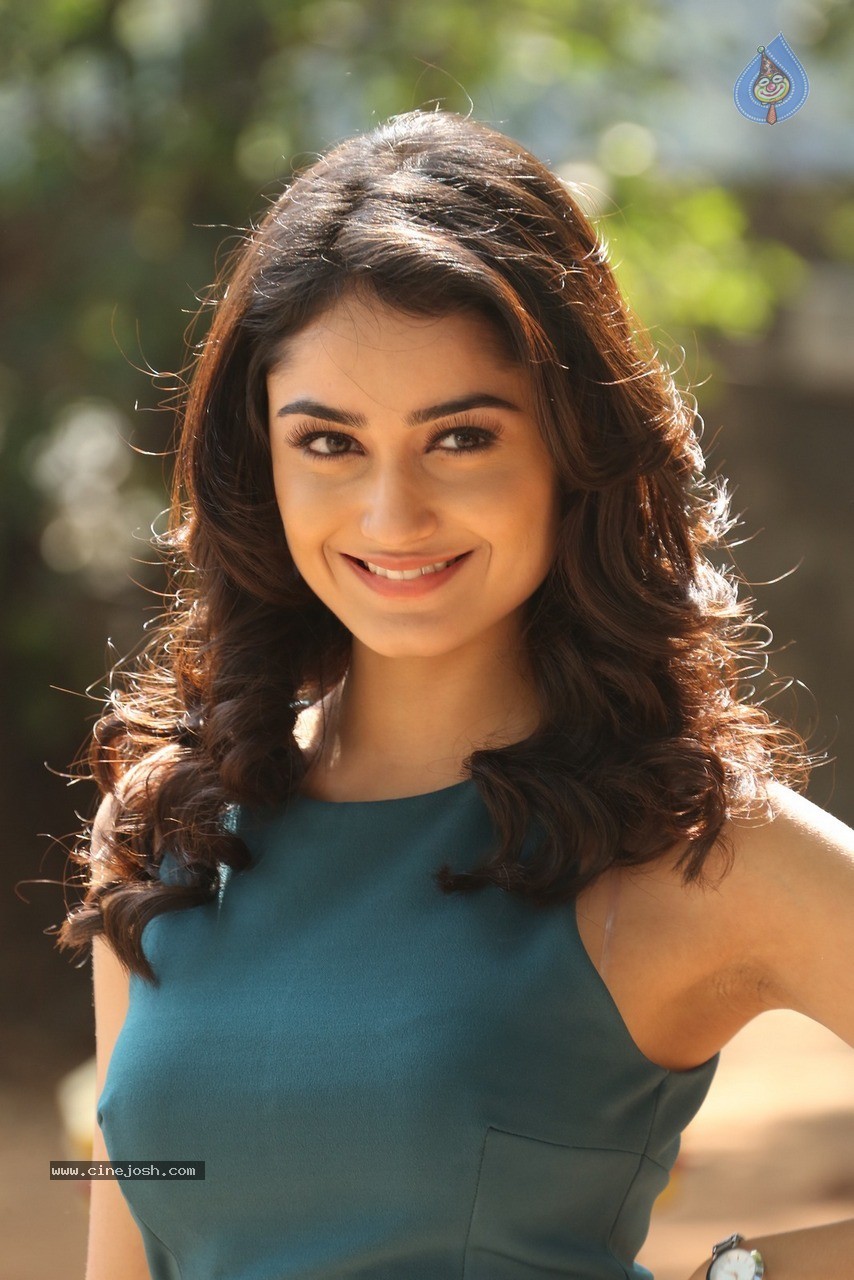 Tridha Choudhury Stills - 46 / 60 photos