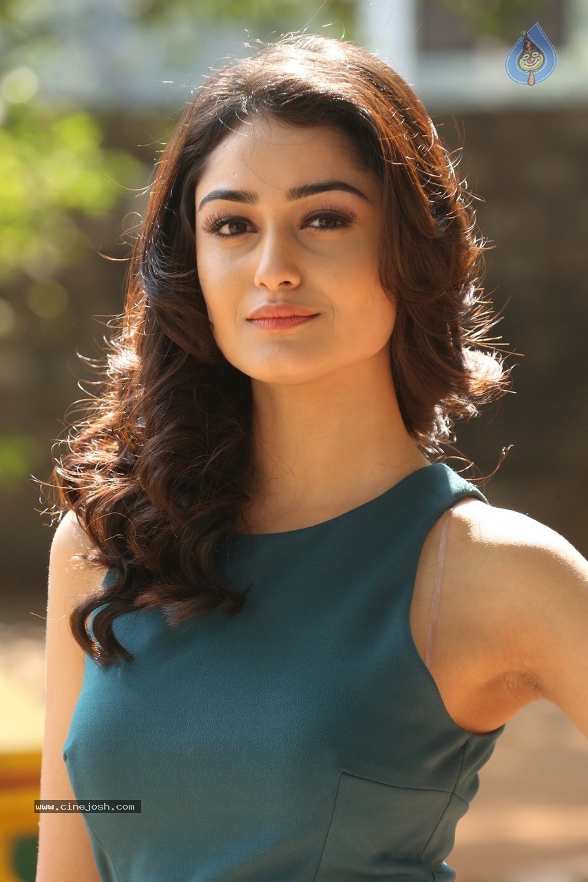 Tridha Choudhury Stills - 53 / 60 photos