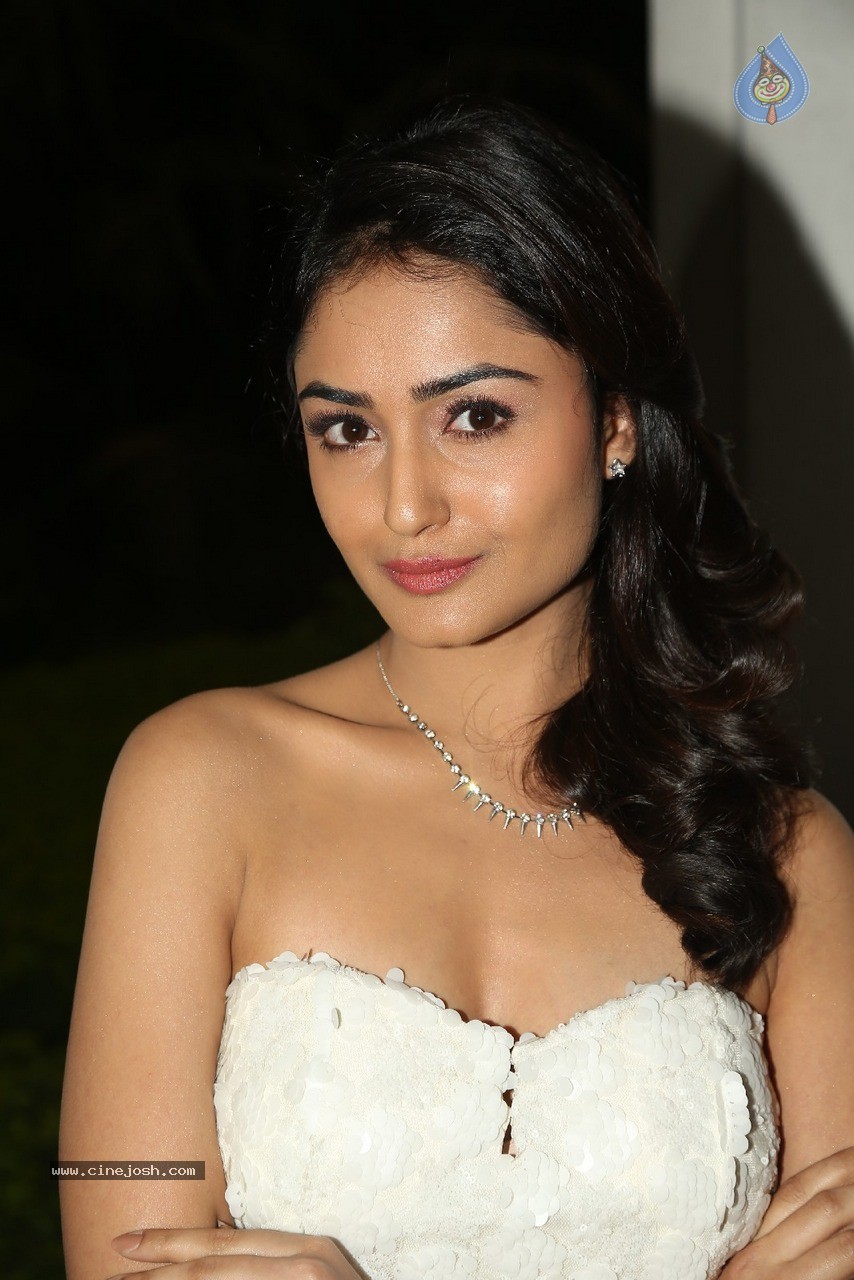 Tridha Stills - 16 / 170 photos