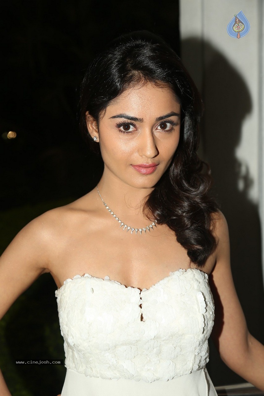 Tridha Stills - 84 / 170 photos