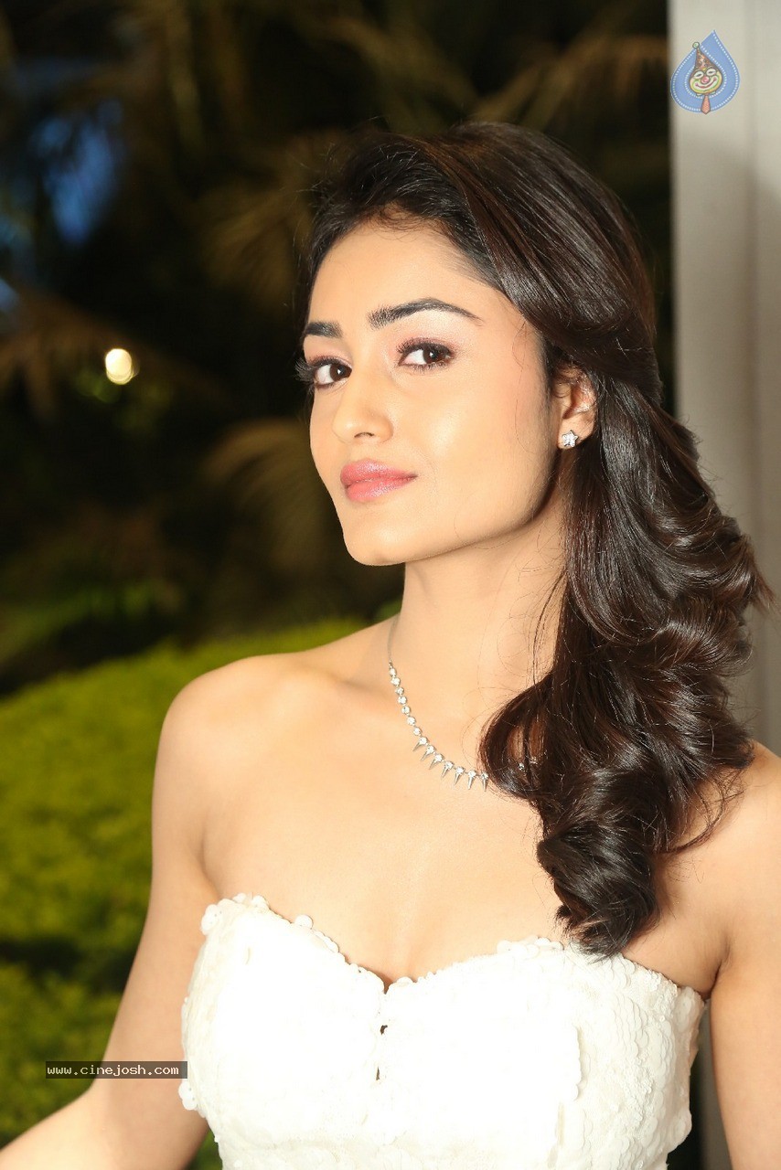 Tridha Stills - 104 / 170 photos