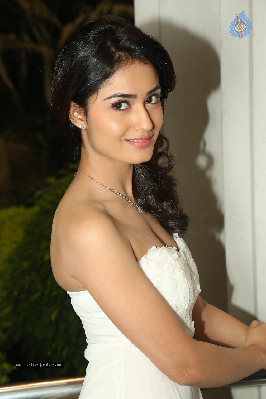 Tridha Stills - 124 / 170 photos