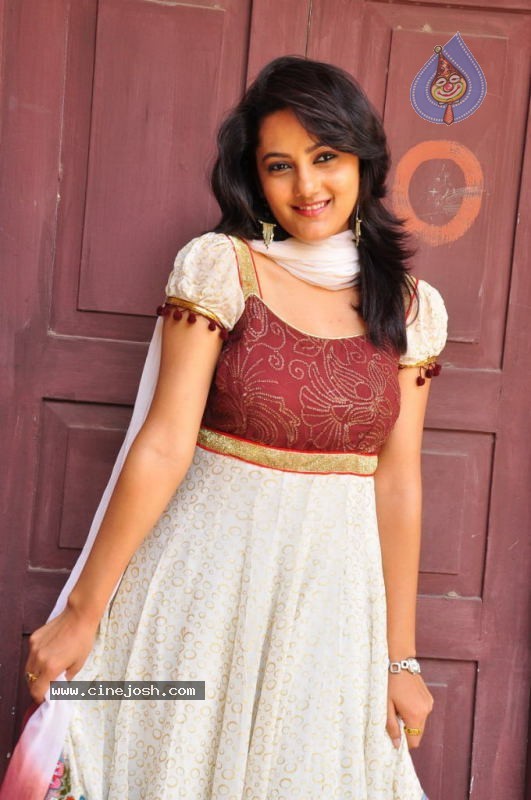 Tripti Sharma Stills - 27 / 53 photos