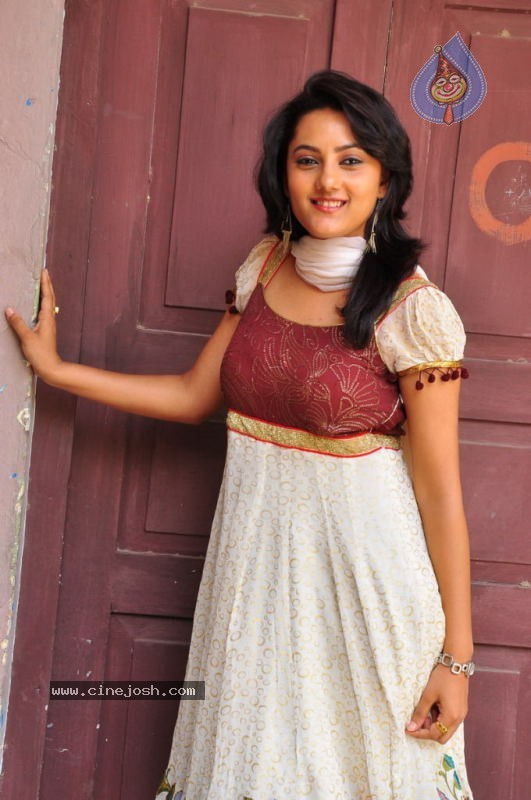 Tripti Sharma Stills - 30 / 53 photos