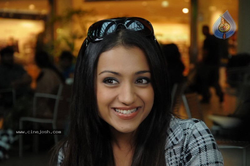 Trisha - Namo Venkatesa - 26 / 34 photos