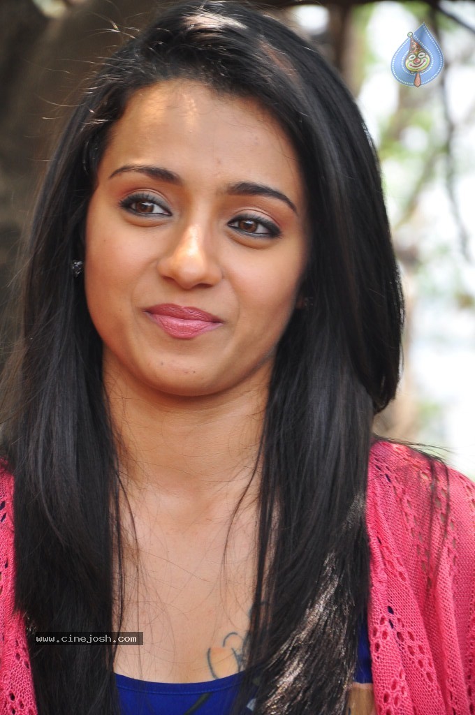 Trisha Latest Stills - 55 / 93 photos